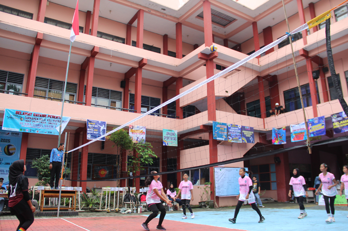 PErtandingan turnamen bola voli tingkat Provinsi Jatim yang digelar SMA Darul Ulum 3 Jombang