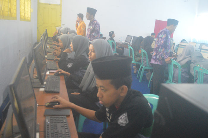 pelaksanaan Tryout ANBK 2025 di MAN 10 Jombang