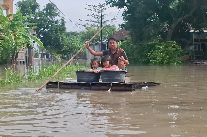 Banjir yang merendam permukiman warga Balongsono, Talunkidul, Sumobito Jombang hingga Selasa (28/1) pagi