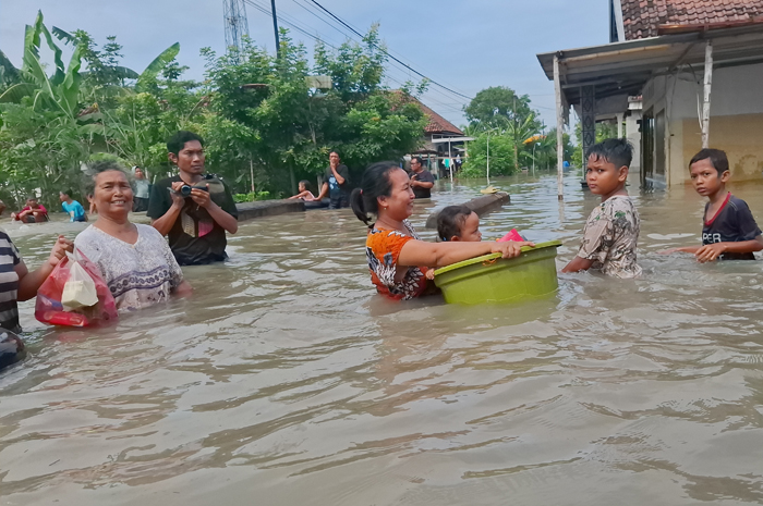 Banjir yang menggenangi wilayah Dusun Balongsono, Talunkidul, Sumobito Jombang hingga Selasa (28/1) pagi