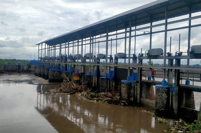 Kondisi Dam Yani di Sumobito Jombang yang 3 dari 12 pintunya masih bermasalah dan tak bisa dibuka
