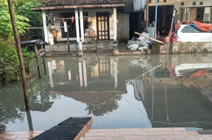 Kondisi genangan air di Dusun Balongsono, Talunkidul, Sumobito Jombang yang berangsur surut sejak Rabu (29/1) pagi
