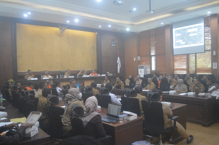 RAKOR: Pemkab menggelar rakor lintas intansi di ruang Seoroadiningrat kantor Pemkab Jombang, Senin (3/2)