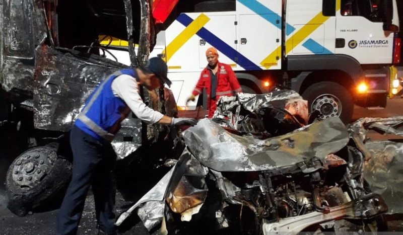 Kondisi salah satu kendaraan yang terlibat tabrakan beruntun tol Ciawi 2 Bogor