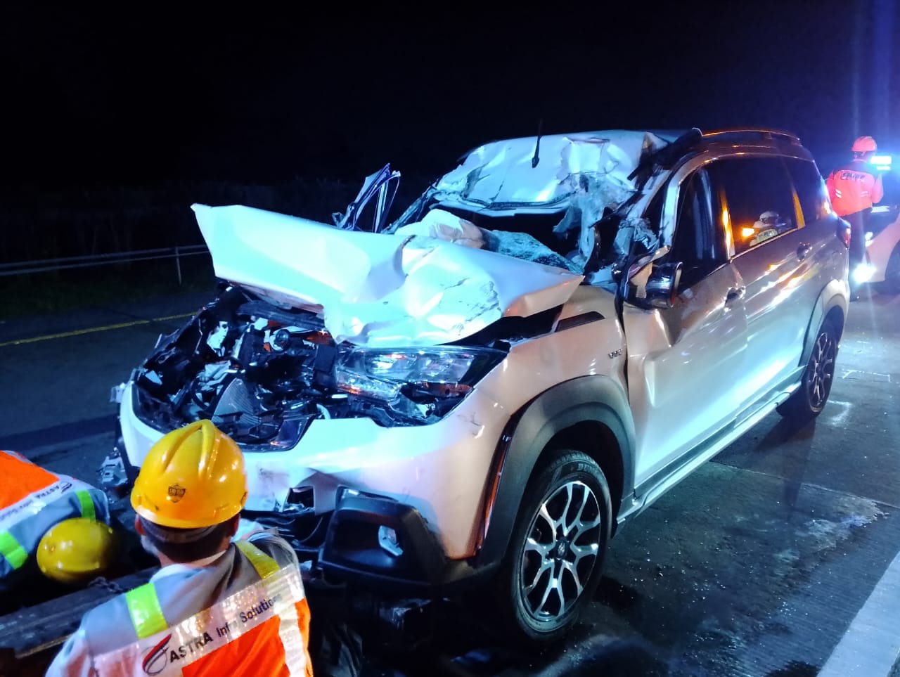 Kondisi ertiga yang mengalami kecelakaan di tol jombang mojokerto Selasa (4/2) malam