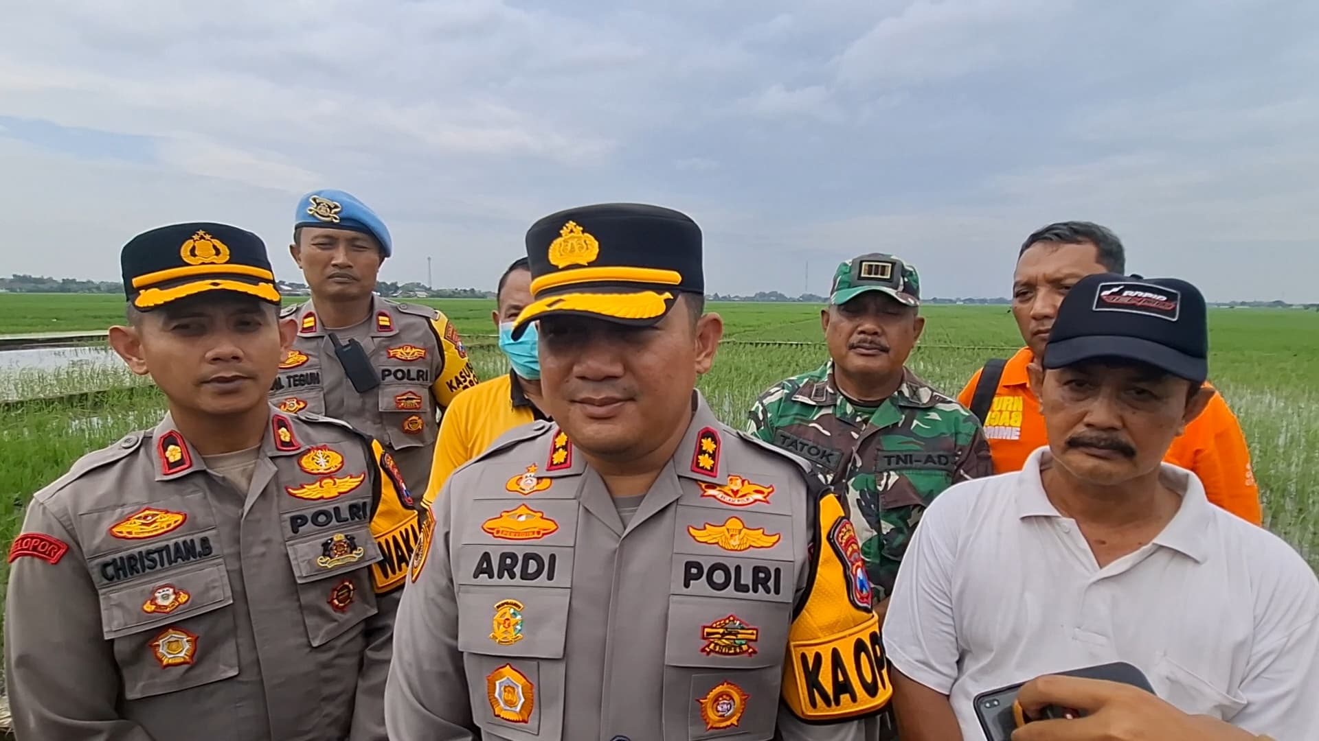 AKBP Ardi Kurniawan, Kapolres Jombang usai melakukan olah kejadian perkara di lokasi penemuan mayat tanpa kepala