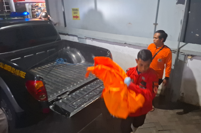Potongan kepala yang diduga milik korban mutilasi di Dukuharum Jombang dievakuasi ke RSUD Jombang