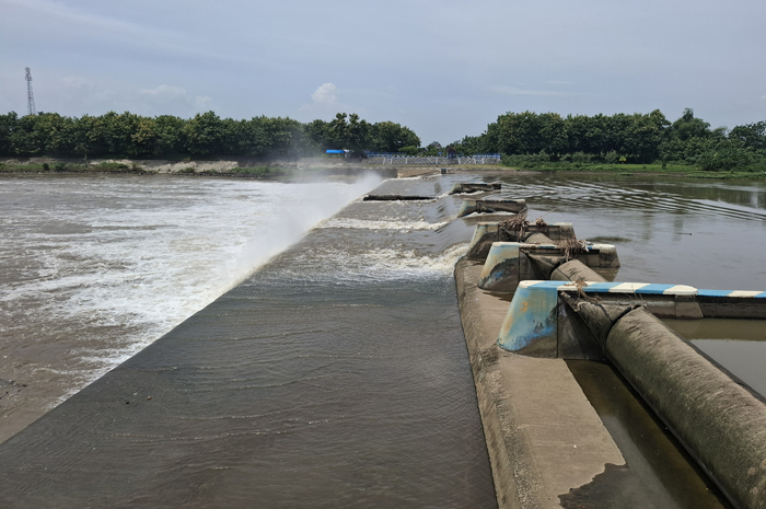 Rencana rehabilitasi Dam Karet Jatimlerek yang direncanakan tahun ini kemungkinan besar batal