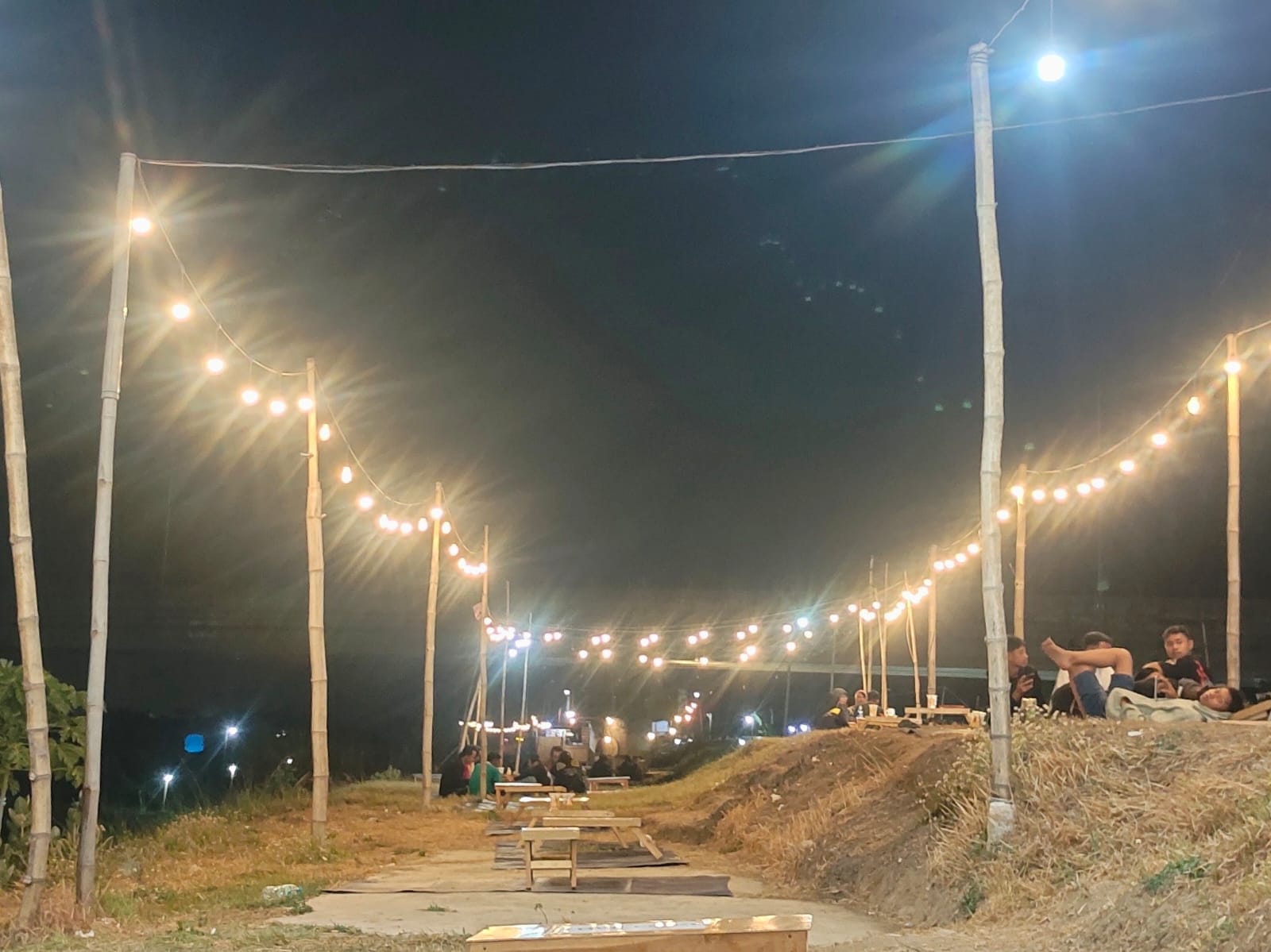 Salah satu spot ngopi asyik di sekitar Jembatan Ploso Jombang