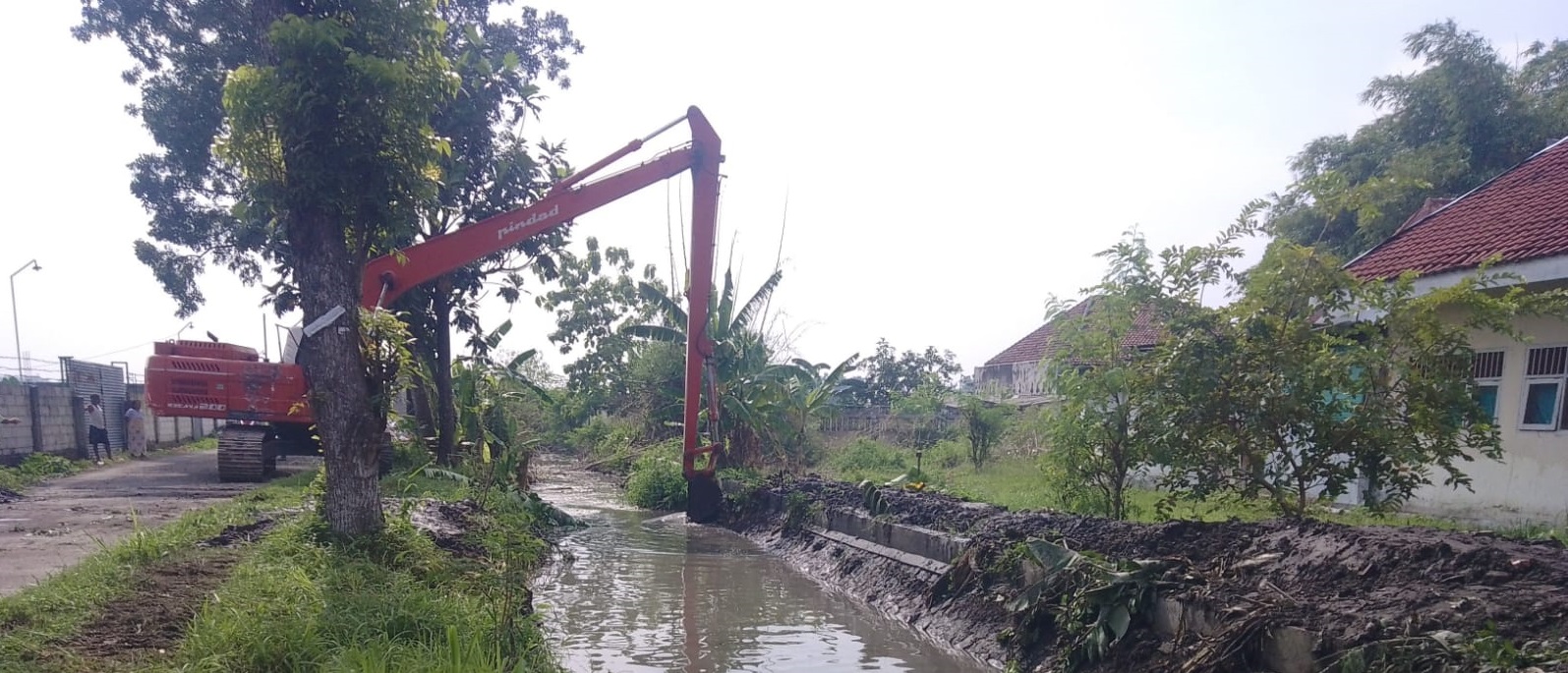 Proses normalisasi Afvour Mojongapit yang dilakukan Dinas PUPR Jombang
