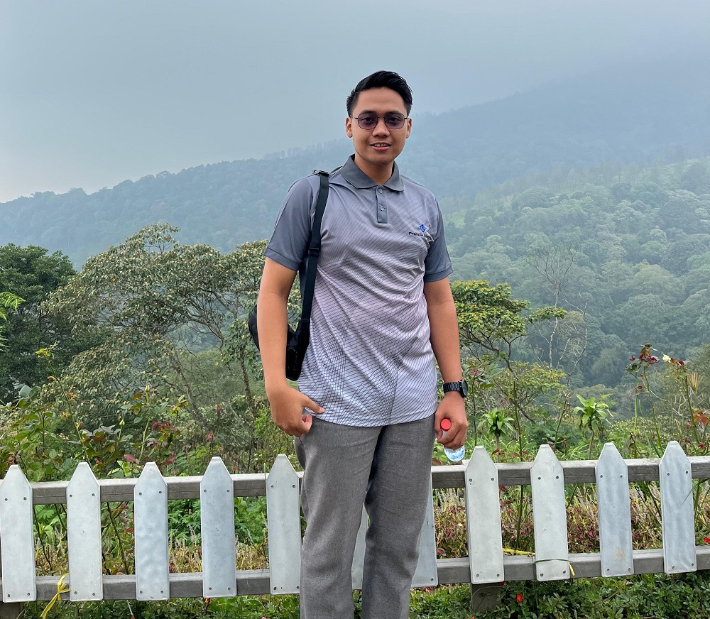 Staf Administrasi dan Personalia Perumdam Tirta Kencana Jombang, Andy Pratama, saat berlibur.