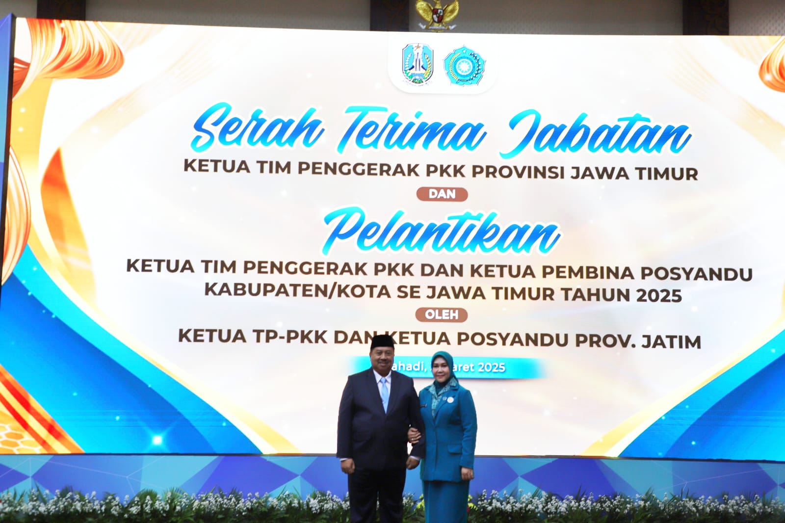 Bupati Jombang Warsubi mendampingi, istrinya Yuliati Nugrahani yang dilantik menjadi Ketua TP PKK Kabupaten Jombang periode 2025-2030.