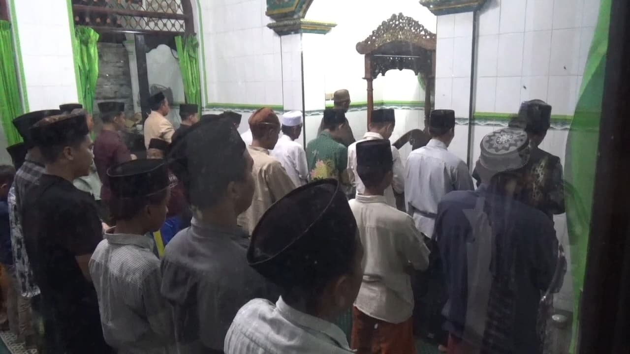 Masjid di Janti, Jogoroto, Jombang ini punya tradisi tarawih kilat