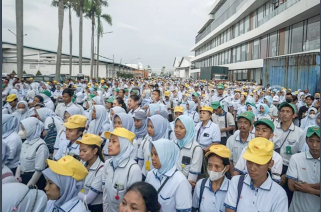 Ilustrasi ribuan pegawai PT Sritex yang terkena PHK