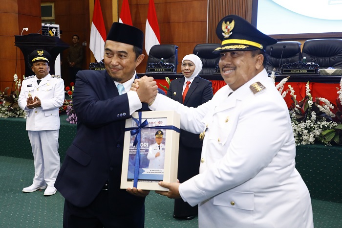 Serah terima jabatan (Sertijab) Purna Tugas Pj Bupati Jombang Teguh Narutomo kepada Bupati Jombang Warsubi dan Wakil Bupati Jombang Salmanudin Yazid berjalan lancar, Rabu (5/3) malam.