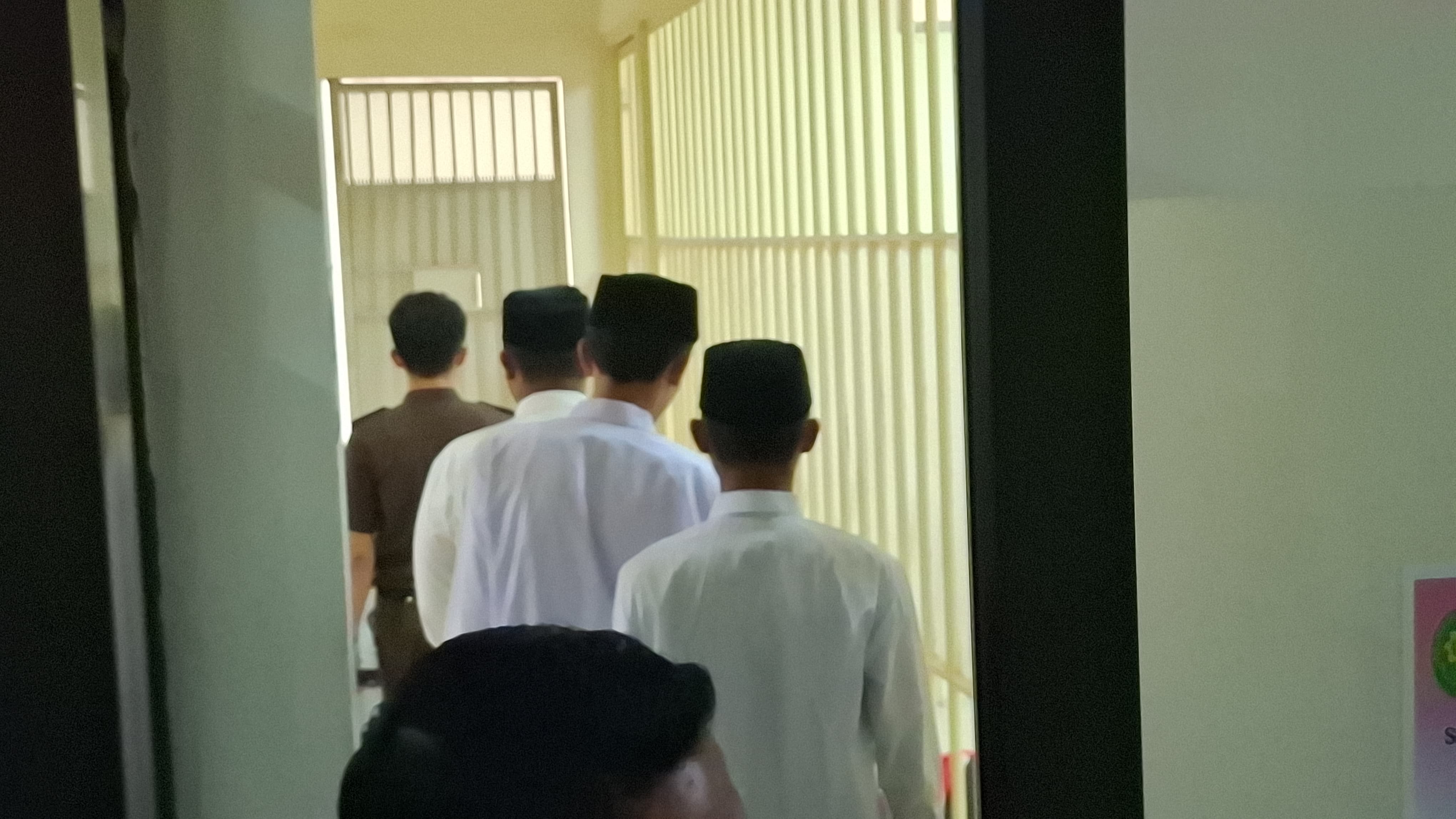 Ketiga terdakwa anak kasus pembunuhan di hutan kabuh usai menjalani sidang tuntutan