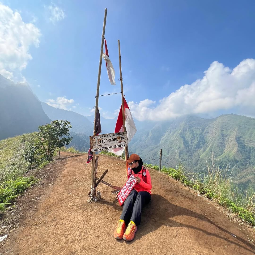 Bukit watu jengger Mojokerto