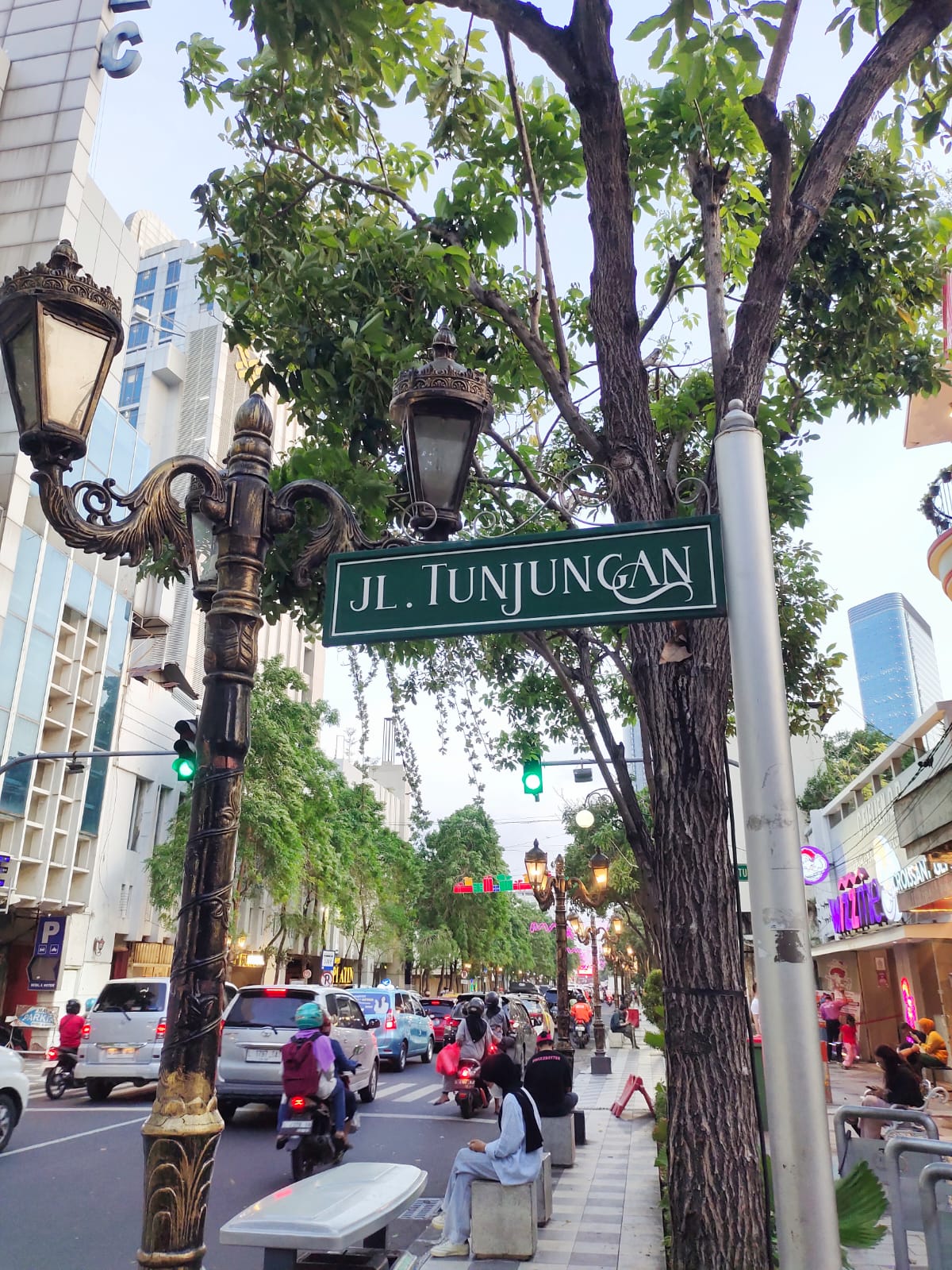 Jalan Tunjungan Surabaya