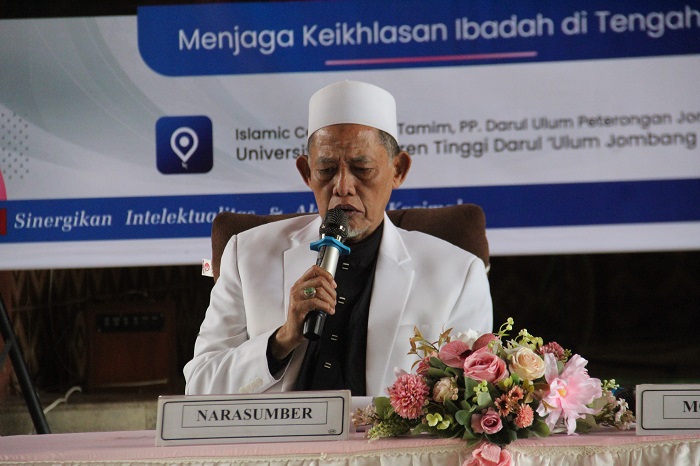 BERBAGI ILMU: Ketua Majelis Pimpinan Pondok Darul Ulum (MPPDU), KH Cholil Dahlan, saat menjadi narasumber di Kajian Ramadan Unipdu, Senin (10/3).