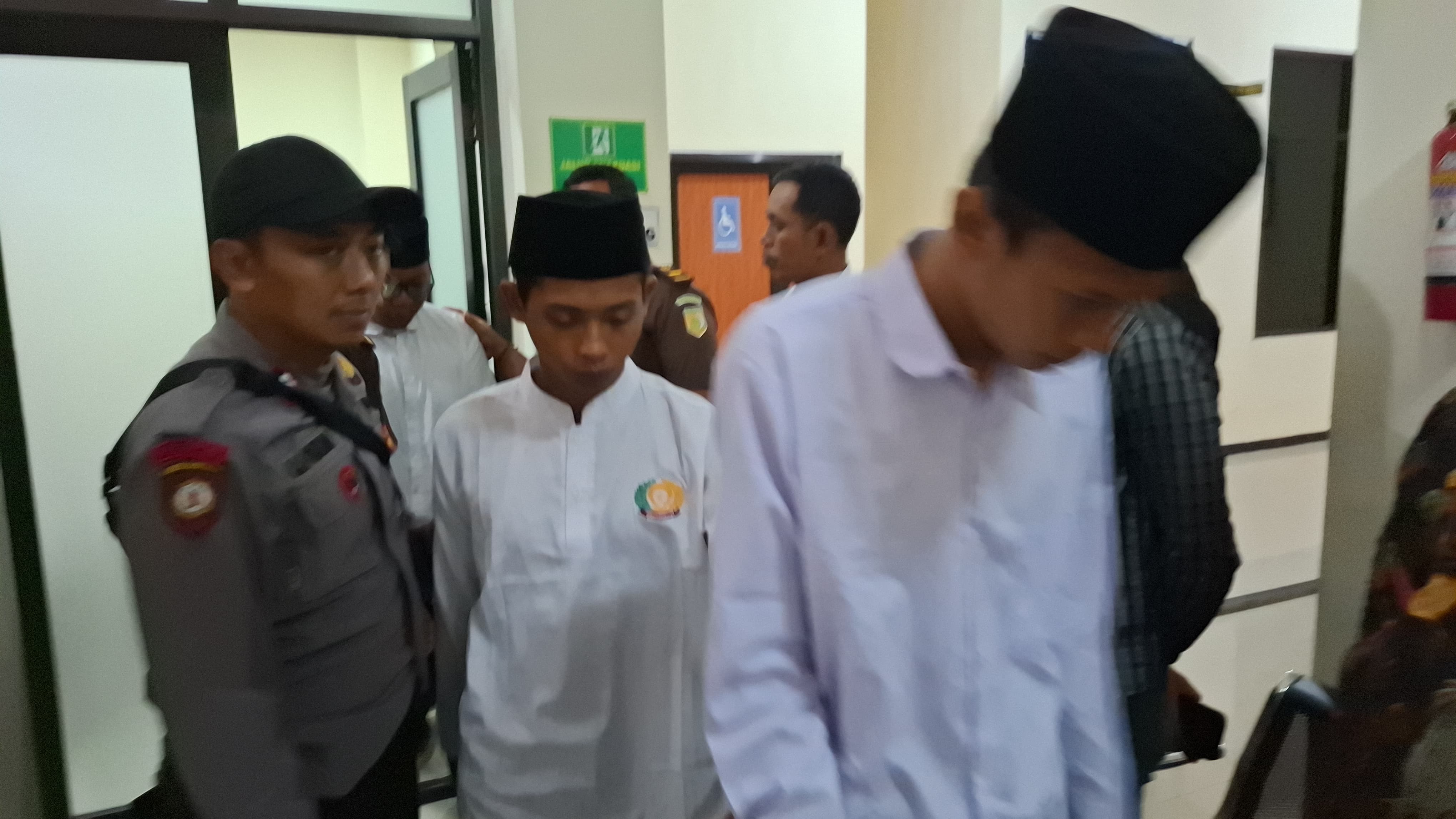 Tiga pelaku pembunuhan remaja SIdoarjo di Hutan Kabuh Jombang usai menjalani sidang