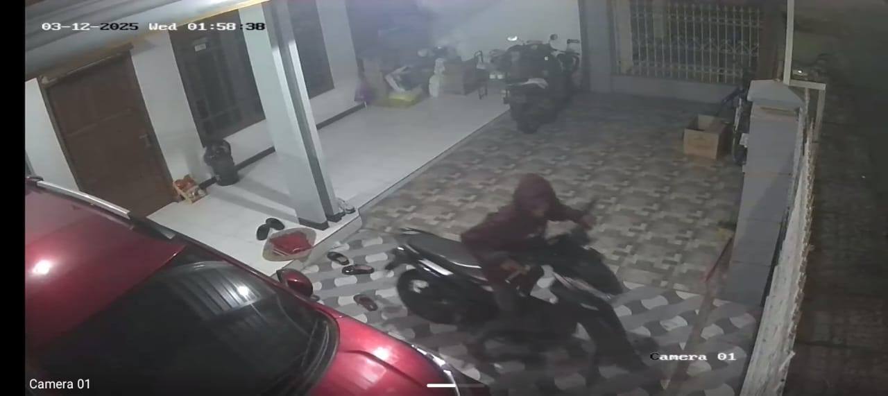 Aksi pencurian motor di Rejoagung, Ploso, Jombang yang terekam kamera CCTV