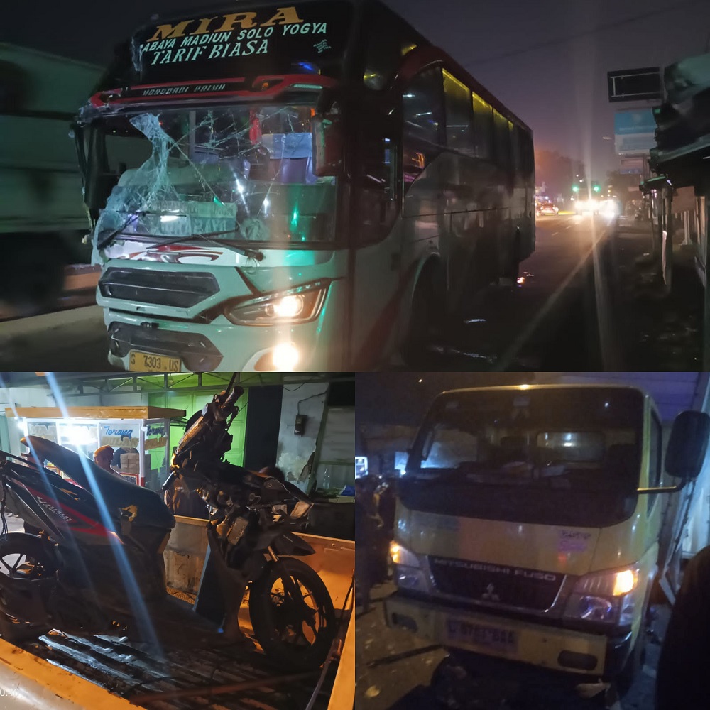 Tabrakan beruntun yang melibatkan bus mira, truk box dan sepeda motor di Jalan Raya Mojotisno Mojoagung Jombang