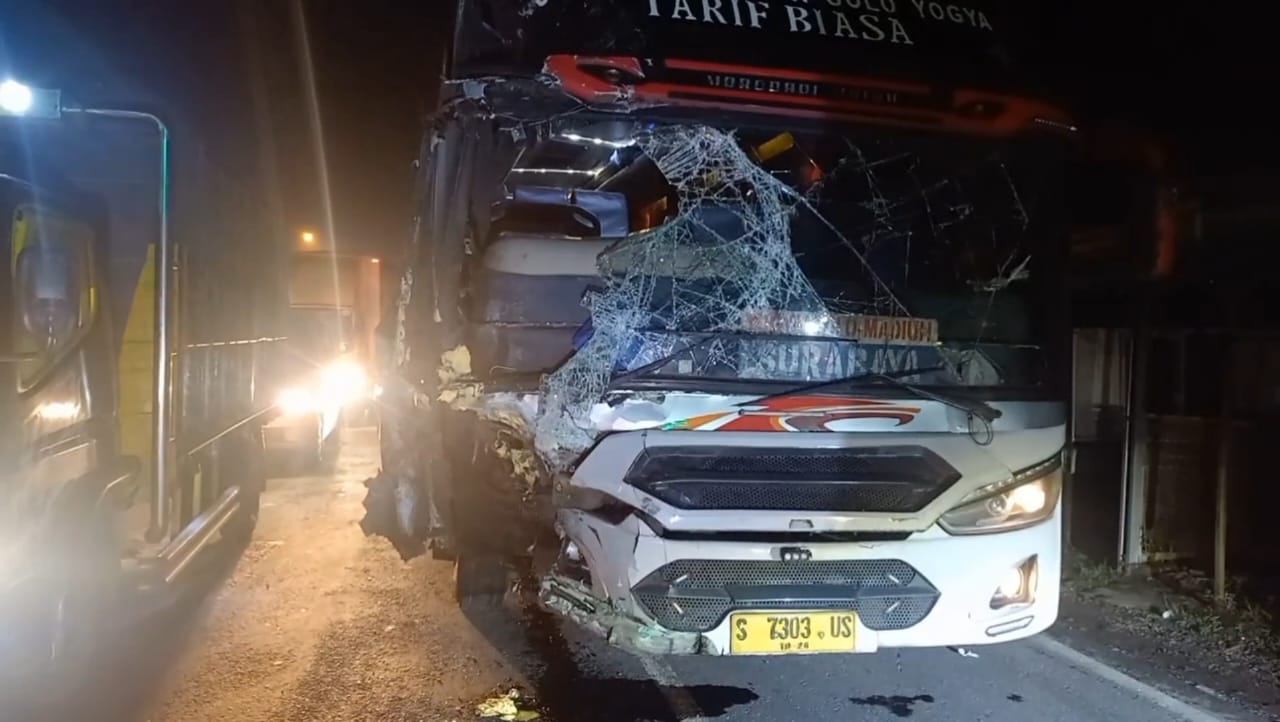 Kondisi Bus Mira yang memicu kecelakaan beruntun di Mojoagung Jombang Jumat dini hari