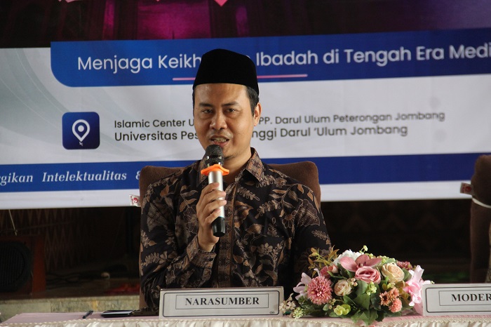 WAWASAN LUAS: Dekan Fakultas Sains dan Teknologi Unipdu Jombang, M Masrur M Kom, saat menjadi narasumber Kajian Ramadan Unipdu di Islamic Center, (17/3).