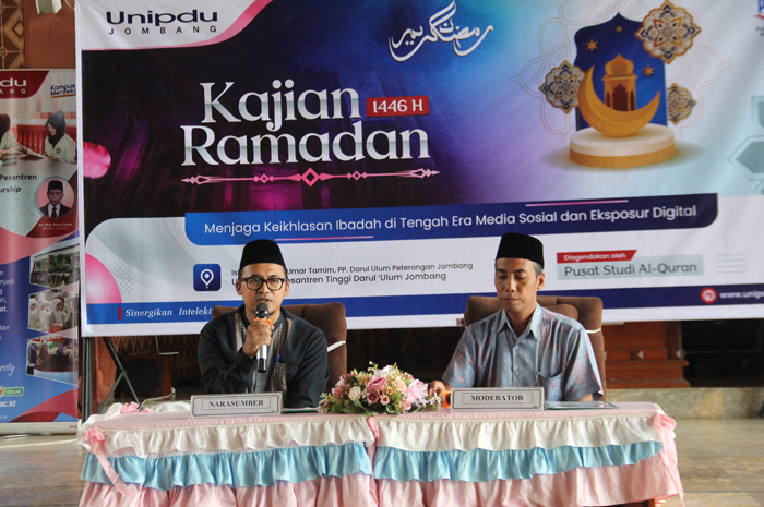 Kaprodi Sastra Inggris Unipdu, H Achmad Farid SS MA PhD, saat menjadi narasumber Kajian Ramadan Rabu (19/3).
