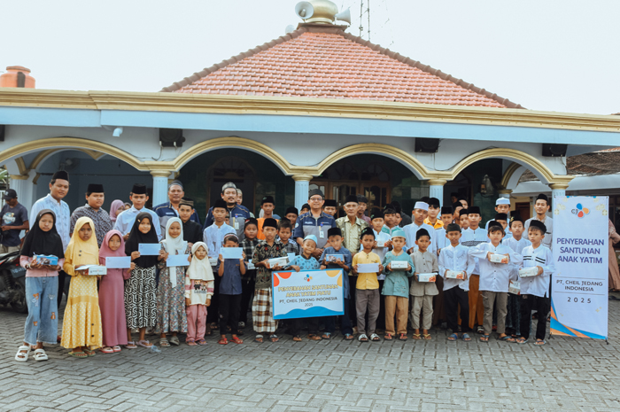 PT CJI Jombang bersama keluarga besar Panti Asuhan Darul Muslimin, Desa Jatigedong, Ploso, Kamis (20/03).