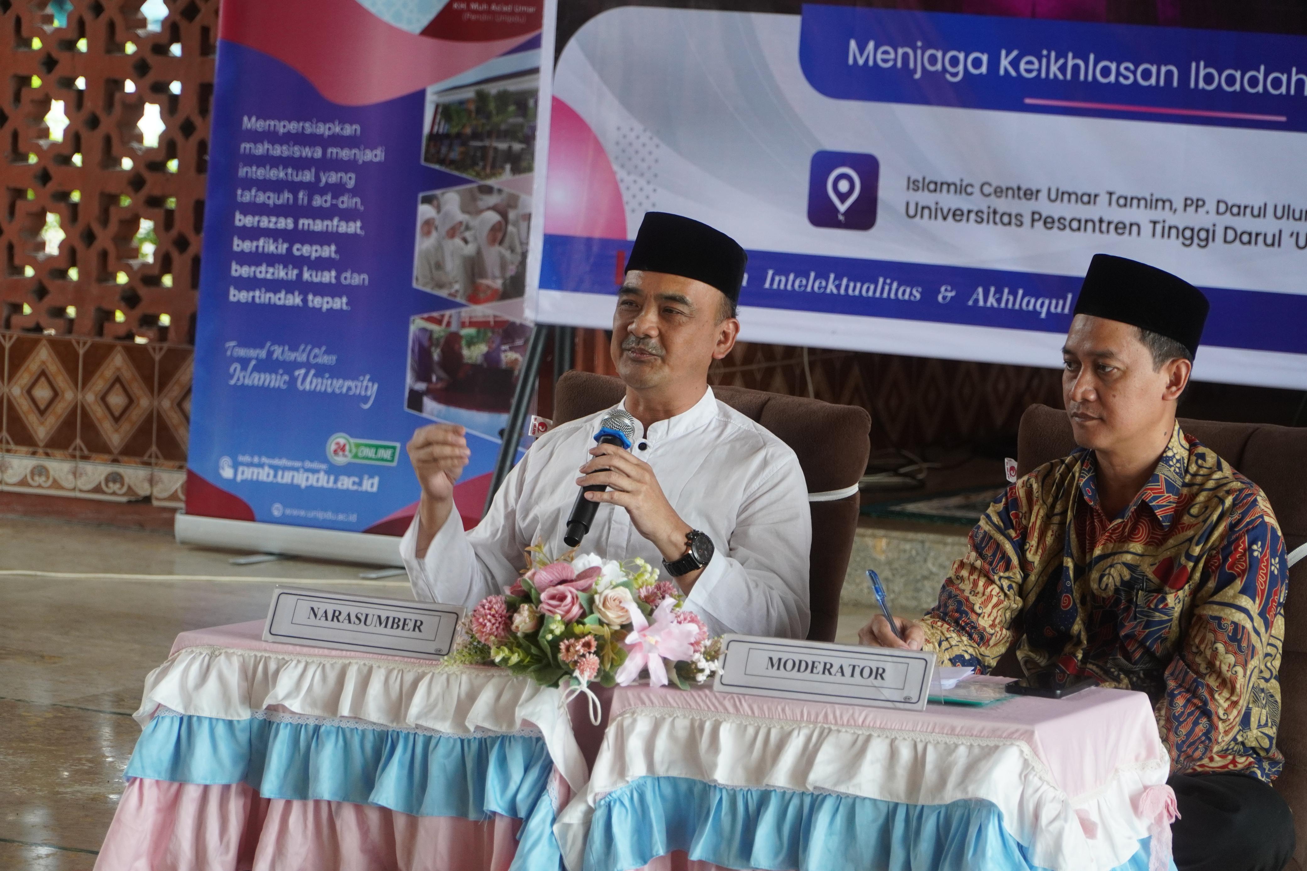 BERWAWASAN LUAS: Direktur Pascasarjana Unipdu Jombang, Dr H Achmad Zakaria SKM MKes, saat menjadi narasumber Kajian Ramadan, (24/3).