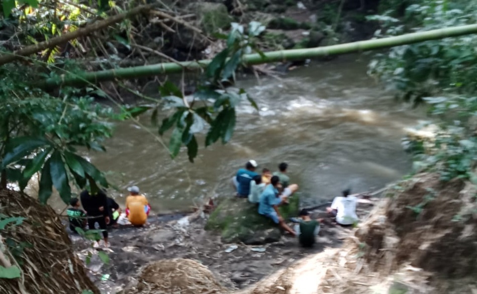 PRoses pencarian jasad korban yang hanyut di sungai Banteng, Tebel, Bareng Jombang