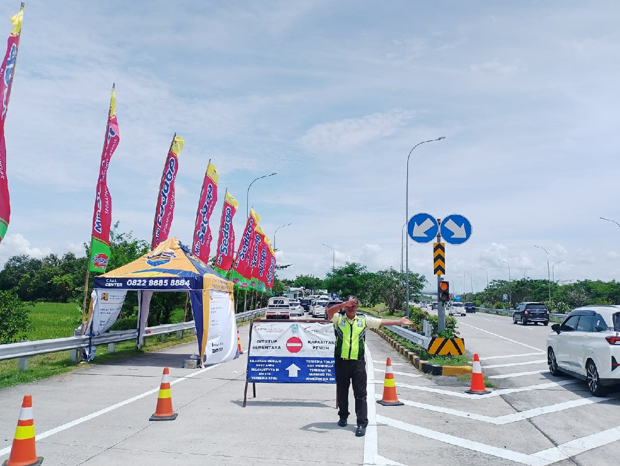 Rest area di Tol Jombang Mojokerto diberlakukan sistem buka tutup lantaran penuh pemudik