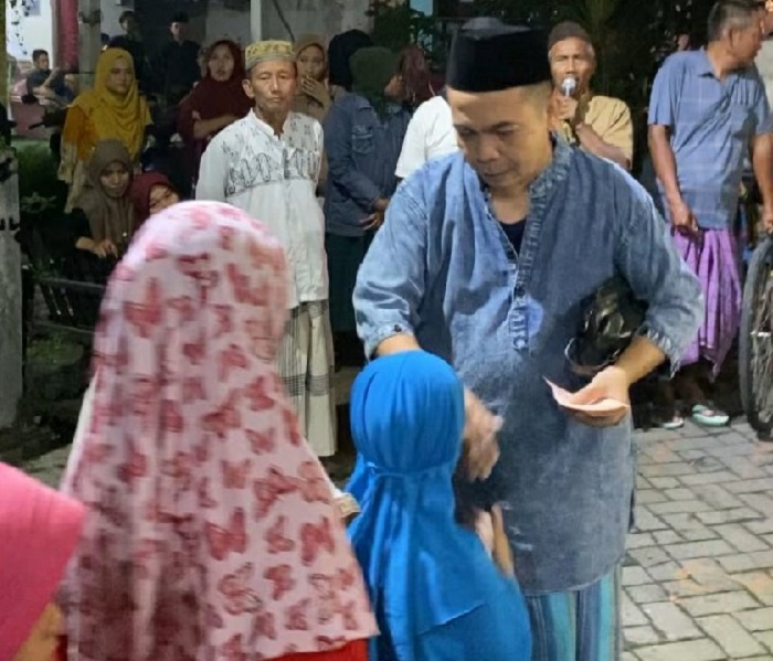 HM Syarif Hidayatullah ST MMT (Gus Sentot) menghadiri takbiran di Dusun Subentoro Sumbermulyo