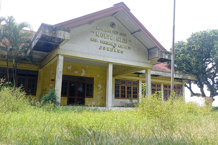 Kondisi gedung KUD di Bandarkedungmulyo yang terbengkalai