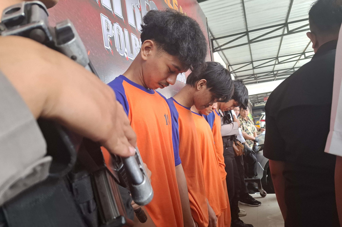 Polisi akhirnya berhasil mengungkap kasus pengeroyokan yang menimpa FAS, 19, remaja asal Desa Sengon, Kecamatan Jombang di Jl Bupati R Ismail Maret lalu.