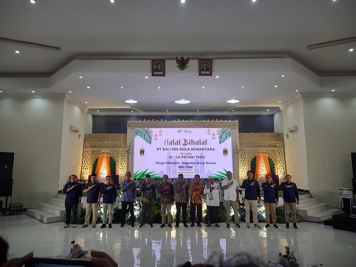 KOMPAK: PT Sinergi Gula Nusantara saat halalbihalal di Gedung PG Djombang Baru, Selasa (15/4).