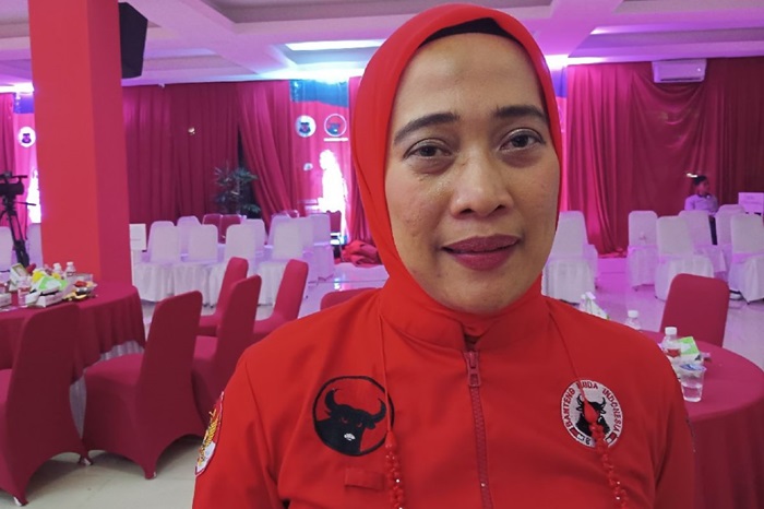 Mantan anggota PDIP Tia Rahmania yang dinyatakan telah menag gugatan terhadap Mahkamah partai oleh Pengadilan Negeri Jakarta Pusat, Jumat (18/4/2025).