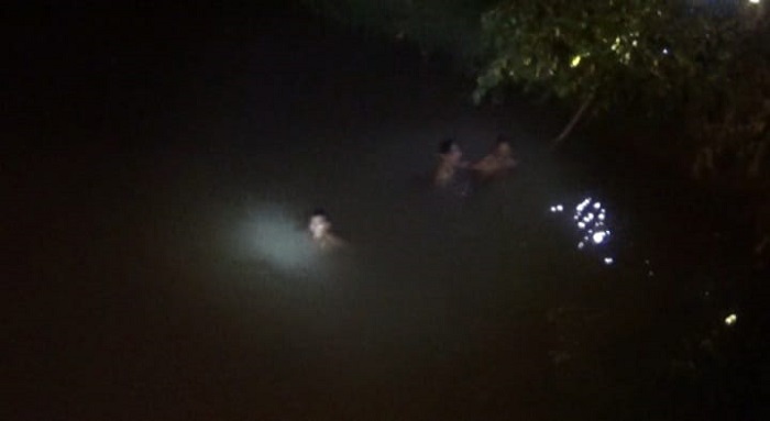Dua motor yakni Honda CBR dan Honda Vario terlibat lakalantas di dekat Jembatan Tenggor, Desa Madiopuro, Sumobito Jombang Senin (23/4) malam.