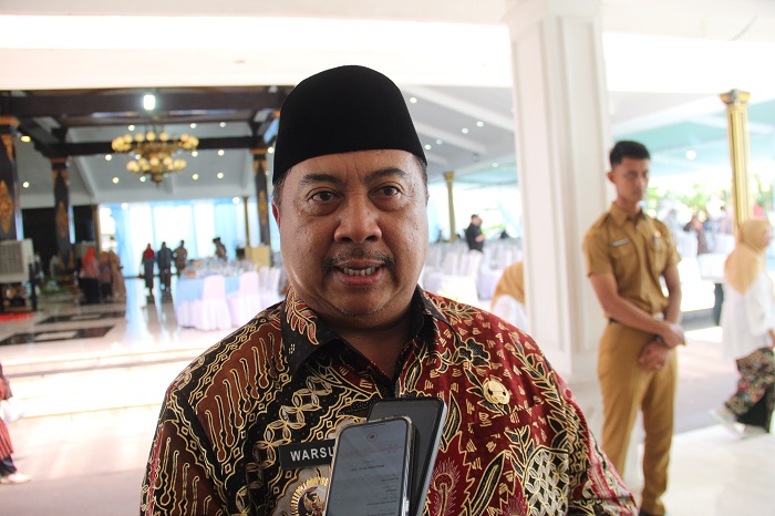 SILATURAHMI: Bupati Jombang saat silaturahmi dengan para pensiunan Bupati, kepala OPD hingga ASN di lingkup Pemkab Jombang, Selasa (22/4).