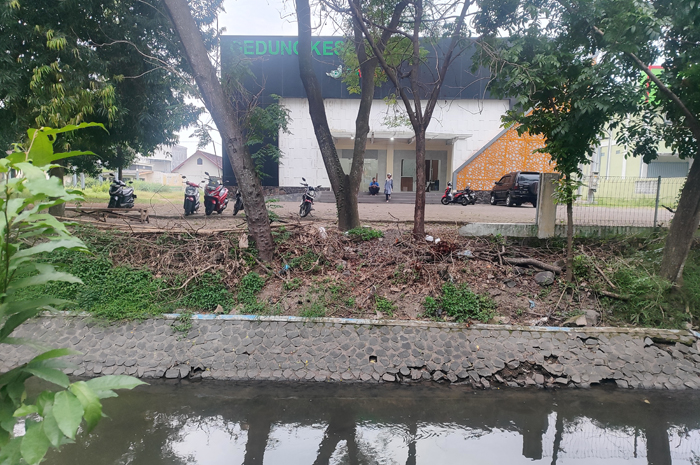 Lokasi jembatan menuju Gedung Kesenian Jombang