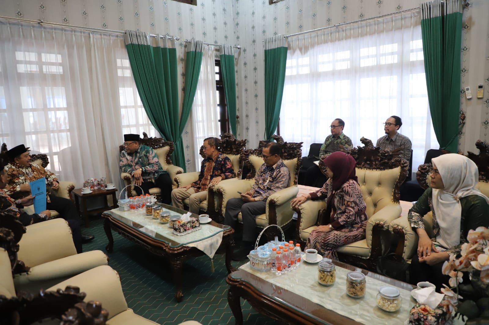 Bupati Jombang Warsubi melakukan audiensi dengan UPN Veteran Surabaya, Kamis (24/4)