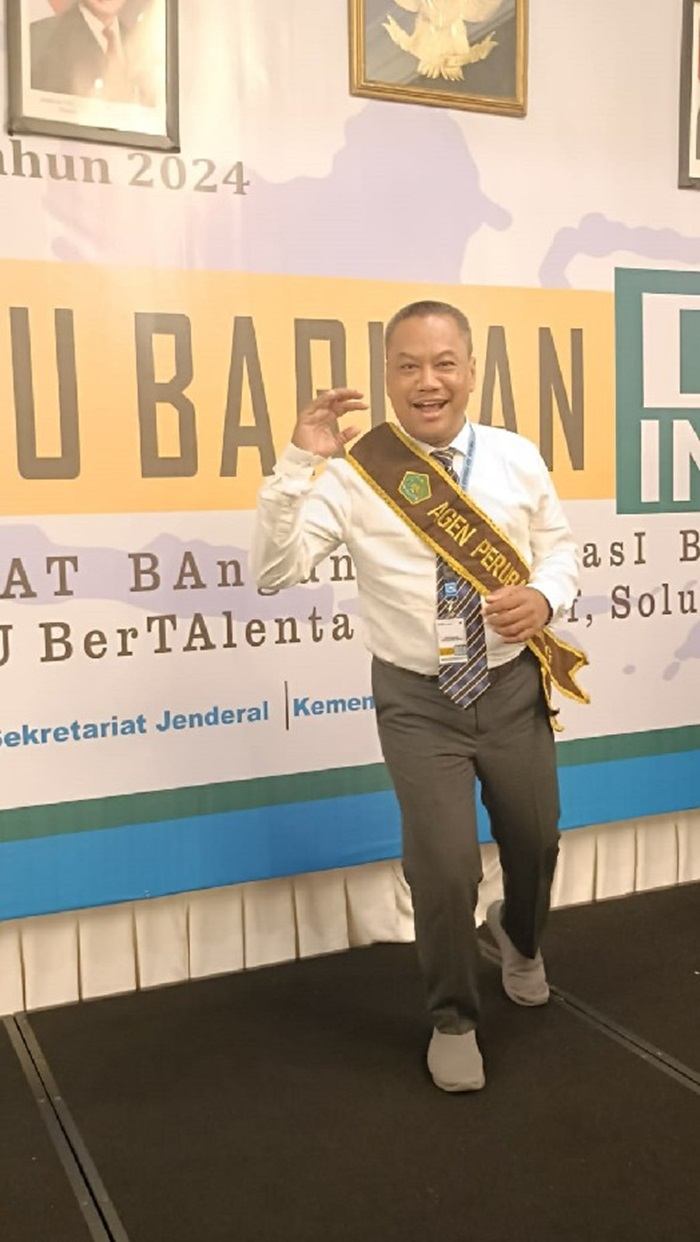 BERPRESTASI: Nur Khojin MPdI, kasi Pendma Kantor Kemenag Jombang ketika mendapat amanah sebagai agen perubahan zona integritas (ZI) di Kemenag RI.