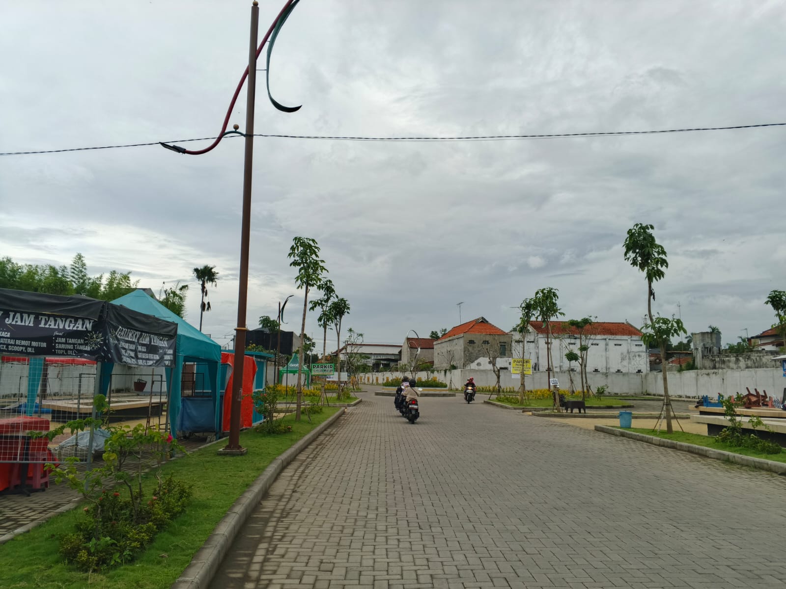 Rencana Pemkab Jombang memberi gerobak untuk pedagang di Sentra PKL Ahmad Dahlan bakal ditinjau ulang