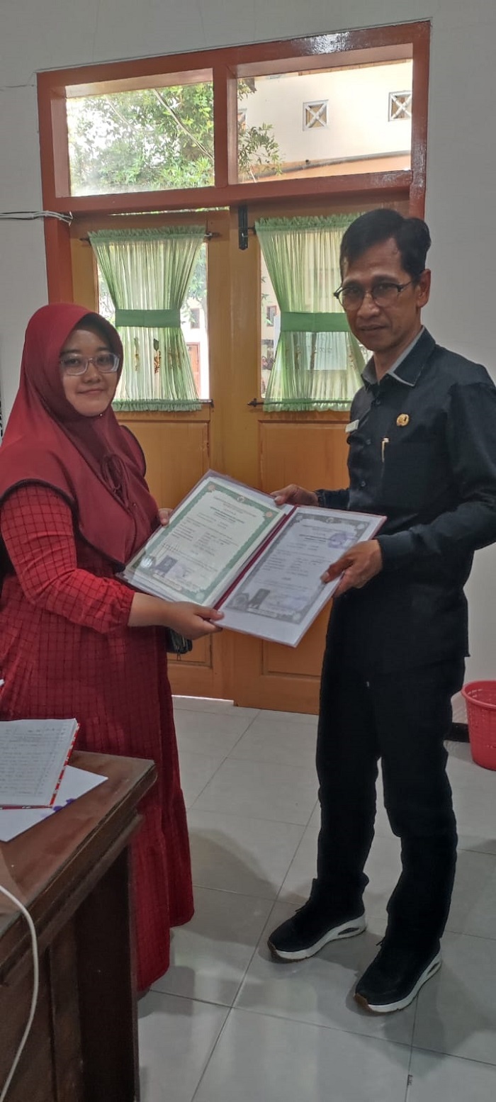 SMKN Mojoagung mengoptimalkan peran media sosial untuk mensosialisasikan pengambilan ijazah alumni yang belum diambil di sekolah.