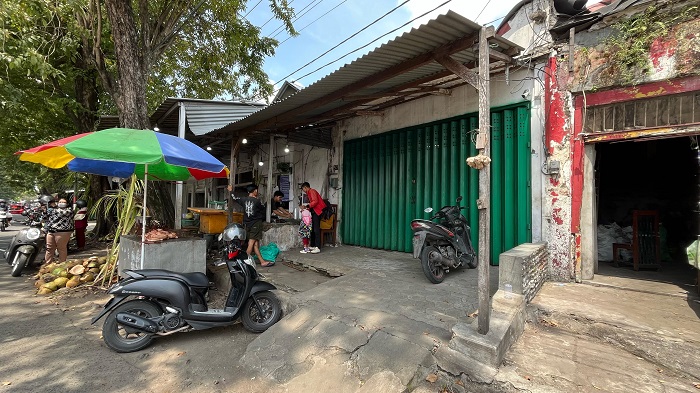 Kantor Koperasi Serba Usaha (KSU) Al Kahfi yang berkantor di Jalan Seroja Desa Candimulyo, Kecamatan/Kabupaten Jombang tutup sejak lebaran lalu.