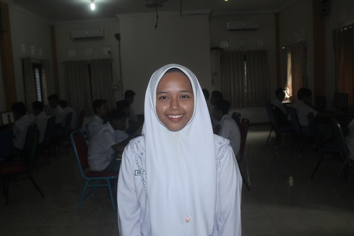 Azkiya Qoriatu Aghni, Kelas 11-B Madrasah Aliyah Salafiyah Syafi
