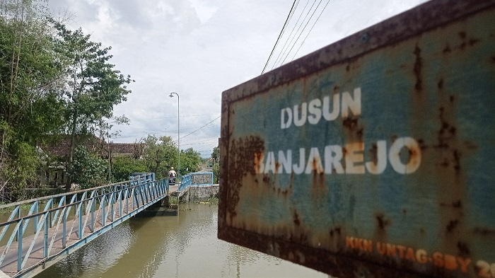 BELUM TERTANGANI: Jembatan putus di Desa Kudubanjar, Kecamatan Kudu bakal ditangani tahun ini (18/3).