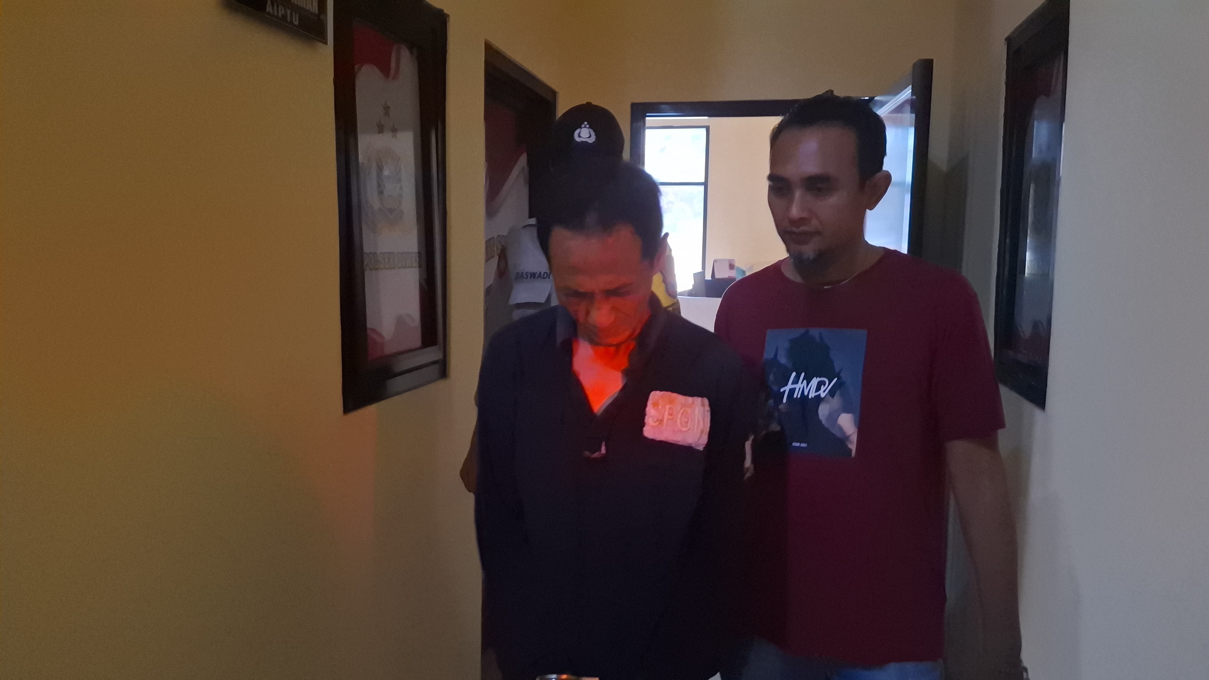 Seorang pencuri ayam jago di Desa Brambang, Diwek, Jombang tertangkap warga Senin (5/5) dini hari.