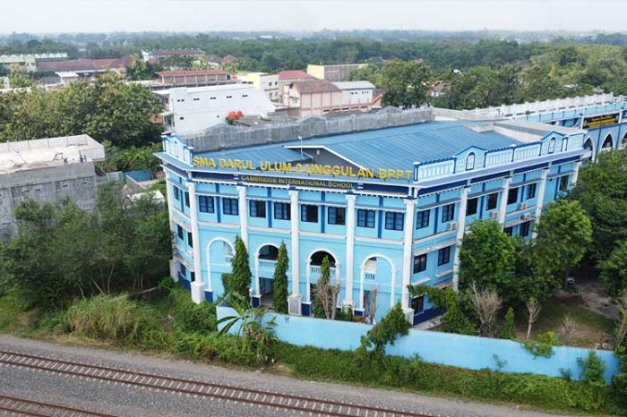 Gedung SMA Darul Ulum 2 Unggulan BPPT di lingkup Pondok Pesantren Darul Ulum Rejoso Peterongan Jombang